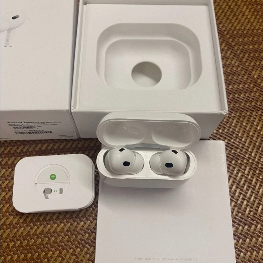 Apple Wireless Earbuds - White